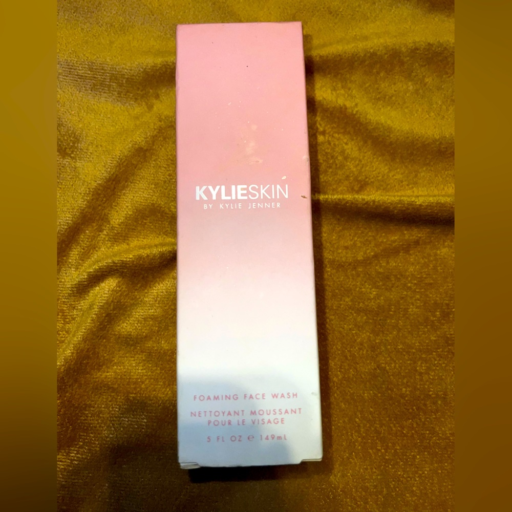 Kylie skin foaming face wash